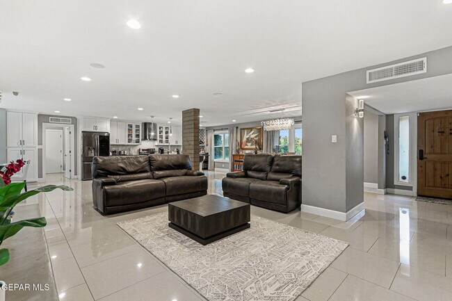 Building Photo - 9904 Monaco Dr