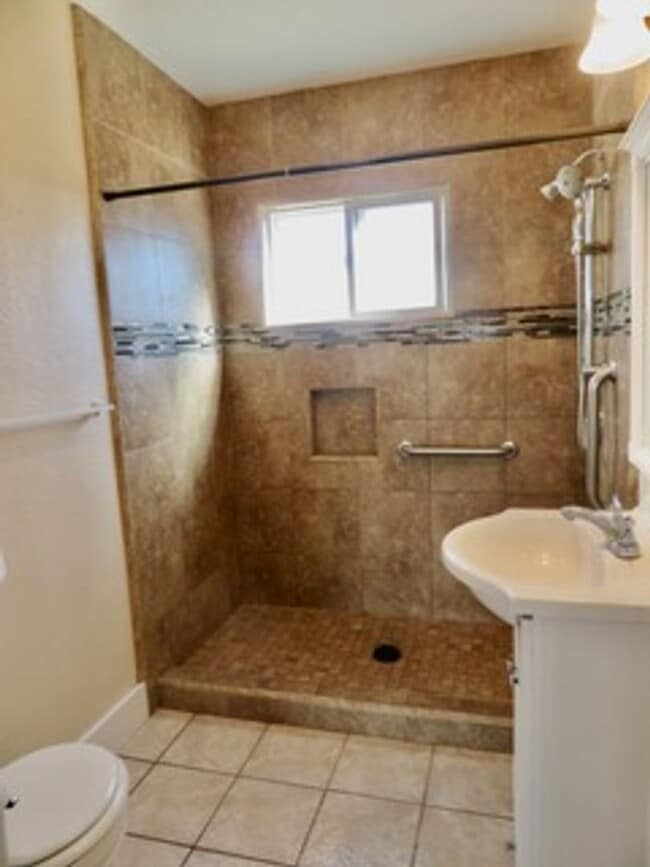 Building Photo - 2 BD / 1 BTH Hidden Gem in Santa Maria