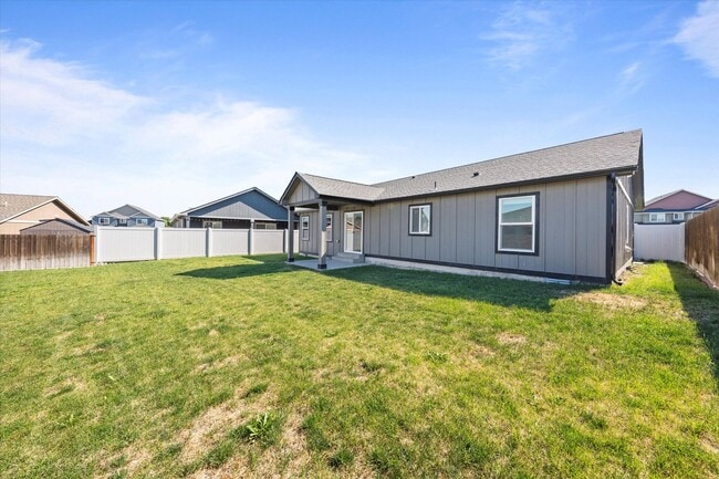 Building Photo - Newer Home in Quiet Neighborhood