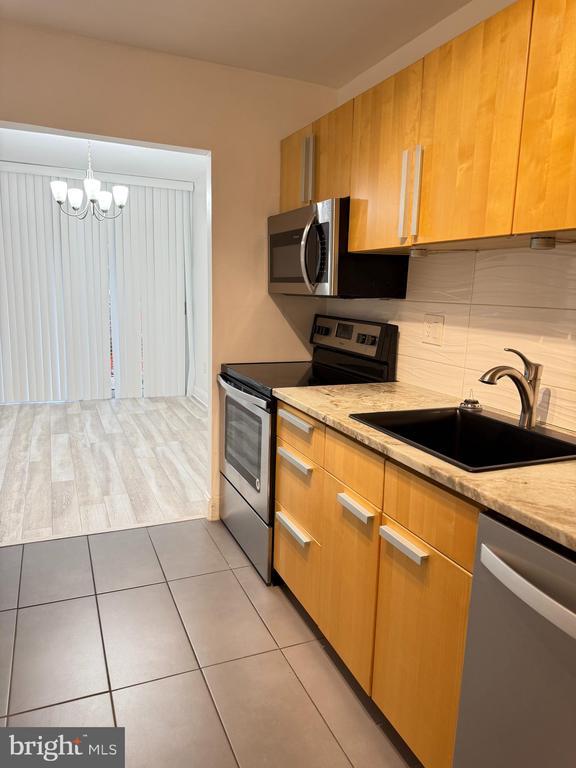 Building Photo - 2059 Huntington Ave