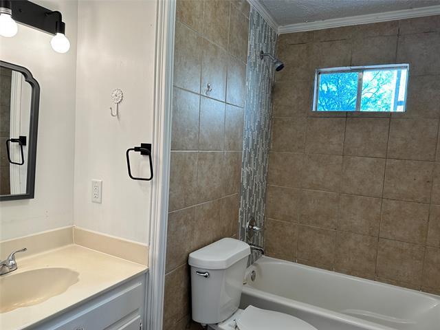 Building Photo - 3211 Poplar St