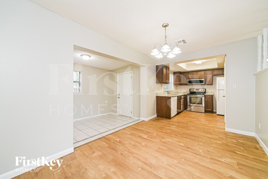 Building Photo - 1836 Columbine Dr