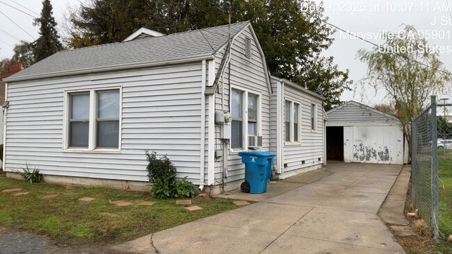 Building Photo - 1032