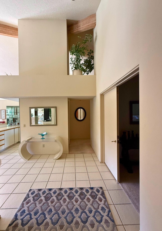 Building Photo - 253 Kavenish Dr