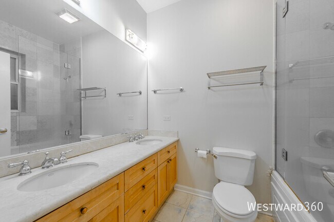 Building Photo - 1017 W Dakin St