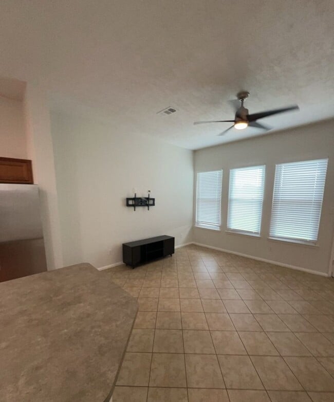 Building Photo - 3443 Rainshore Dr