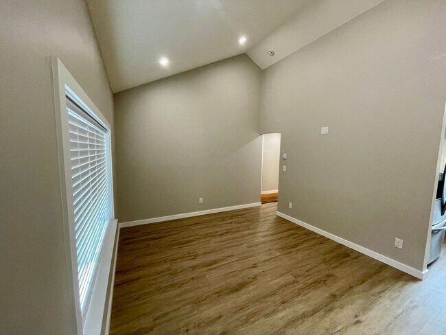 Building Photo - Charming newly remodeled 3-bedroom home in Lakewood.