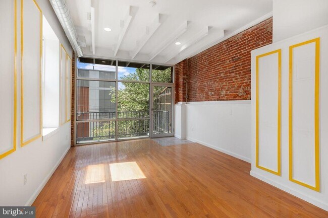 Building Photo - 1704 W Girard Ave