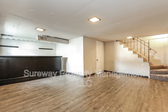 Building Photo - 915 W Browning Rd