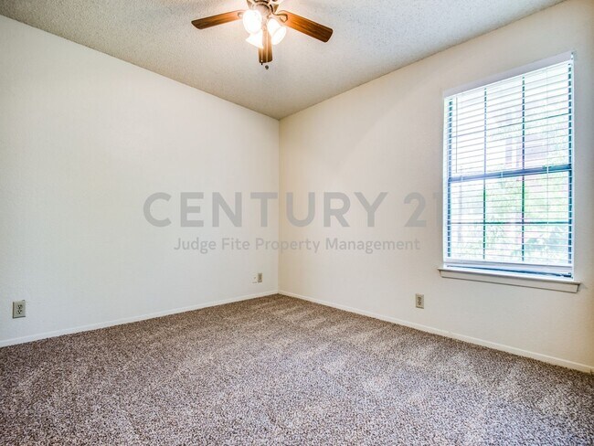 Building Photo - LAST 2 MONTHS RENT FREE!!! Great 2-Story 2/2.5 Condo Close to UNT For Rent!