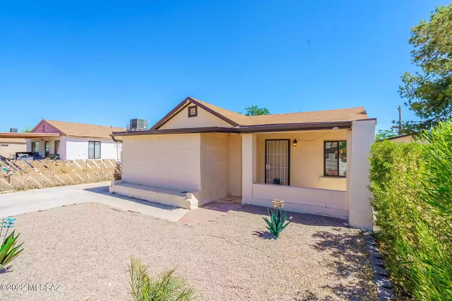 Primary Photo - 232 E Pennsylvania Dr