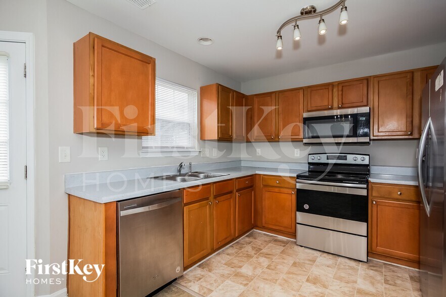 Building Photo - 7301 Hidden Creek Dr