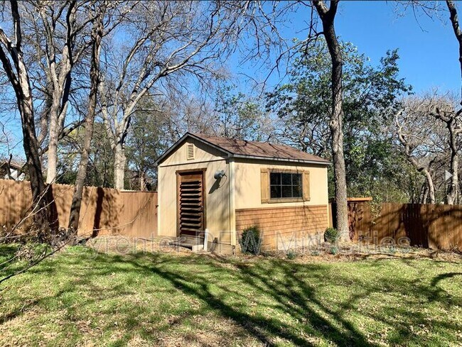 Building Photo - 1608 Durham Dr