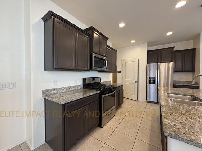 Building Photo - 7046 E Calle Arco Iris