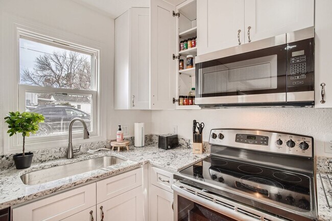 Building Photo - Wheat Ridge Gem with Convenient Access to Denver & the Foothills