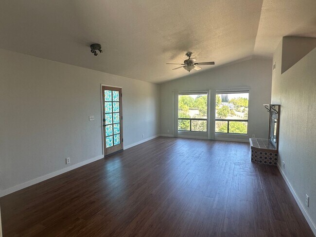 Building Photo - 744 N Trigo Ln