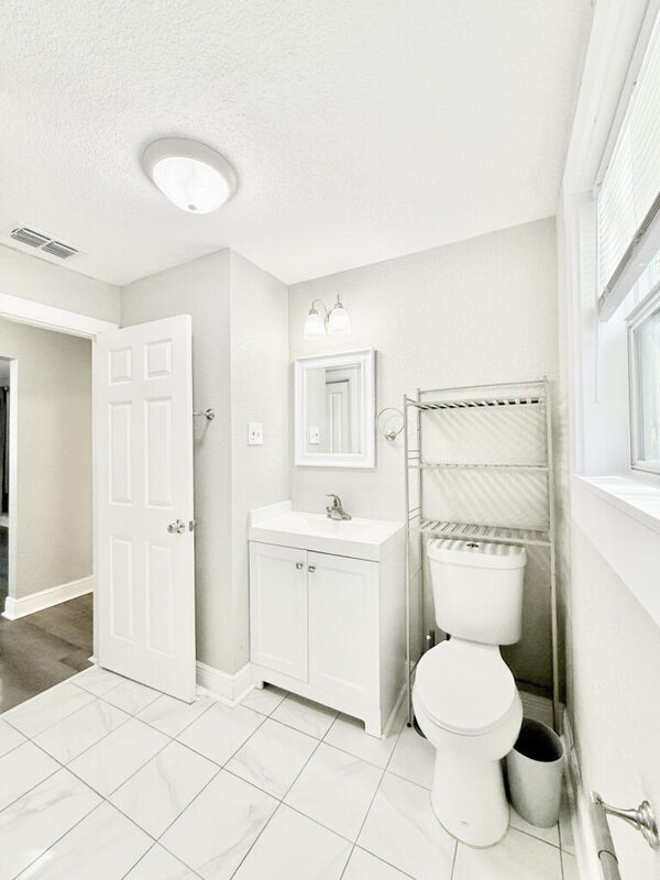 Building Photo - 3308 N Avon Ave