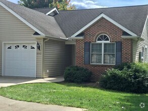 Building Photo - Updated Duplex for Rent