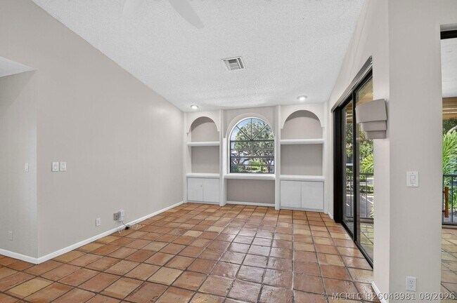 Building Photo - 5451 Verona Dr