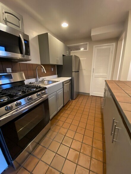 KItchen - 2038 18th St NW