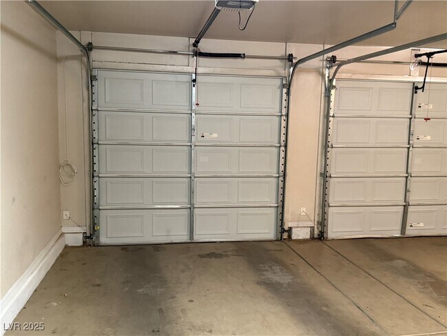 Building Photo - 856 S Colina Alta Pl