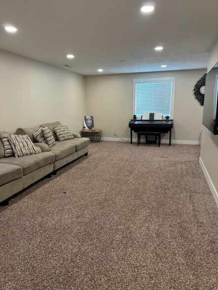 Building Photo - 1775 Brookview Dr