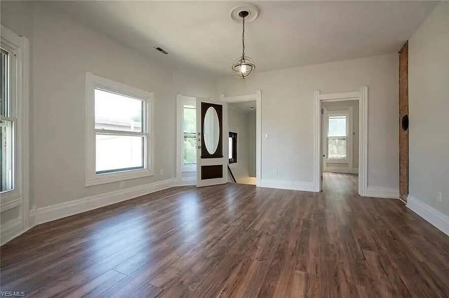 Building Photo - 3204 Archwood Ave