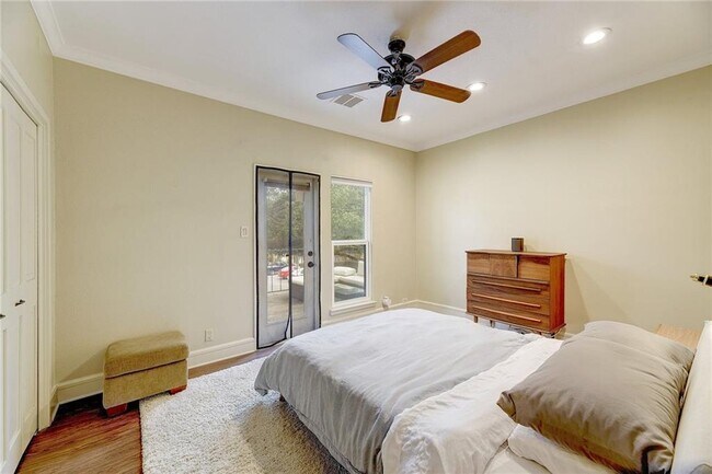 Building Photo - 1307 Kinney Ave