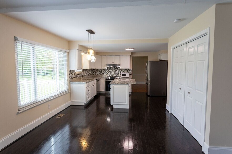 Building Photo - 7963 Thistlewood Dr