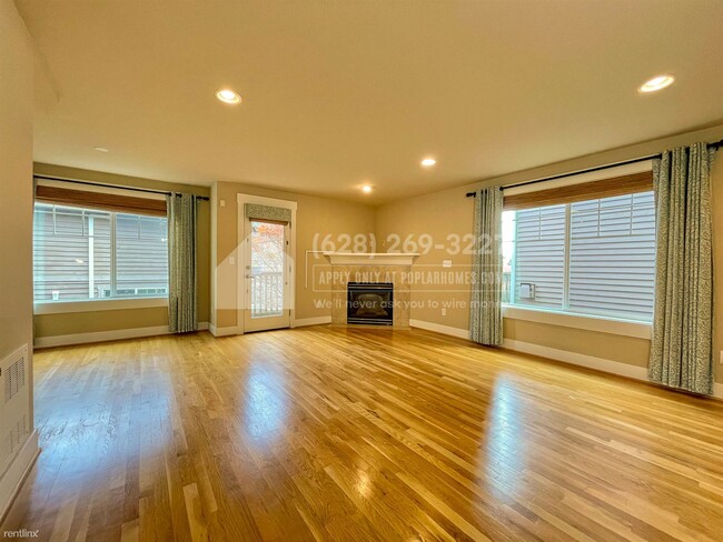 Building Photo - 3 br, 2.5 bath Townhome - 9209 Interlake A...