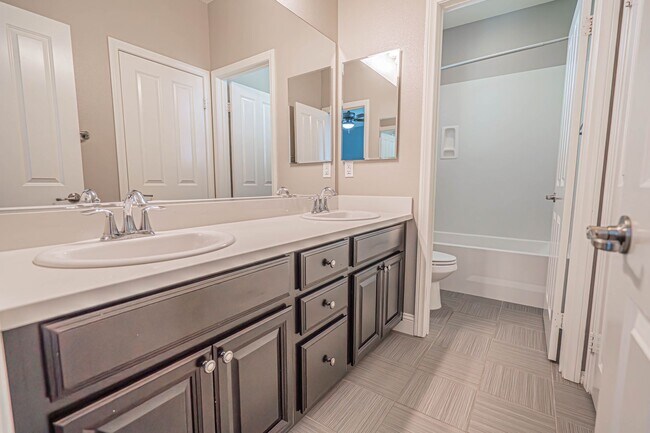 Building Photo - Beautiful 4-Bedroom Home with Solar and EV Charger in West Hills, Valencia!