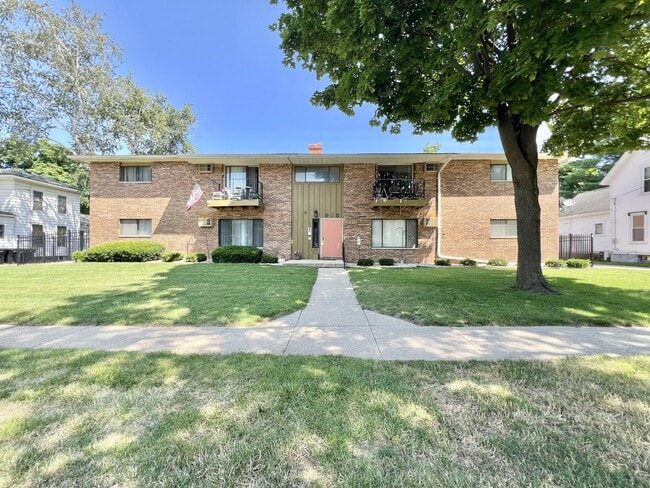 Building Photo - 915 W Grand Ave