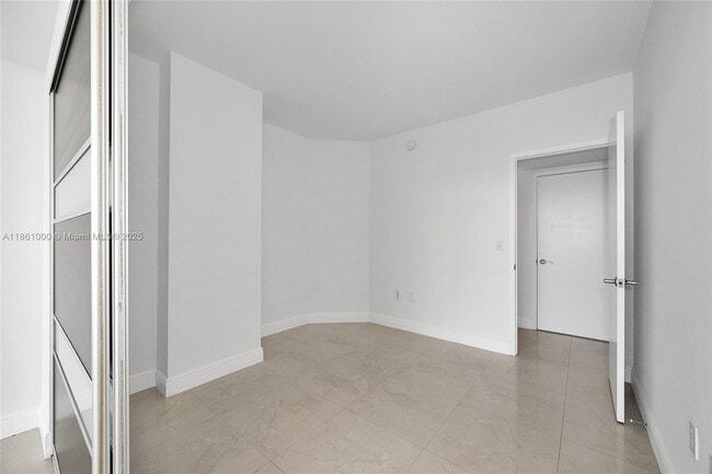 Building Photo - 19400 Turnberry Way