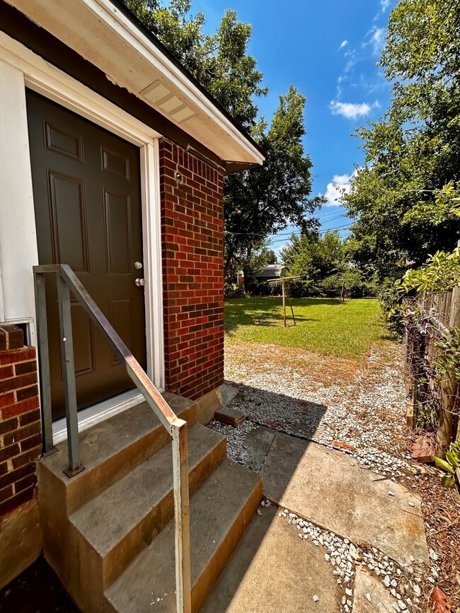Building Photo - 3815 N Hartford St