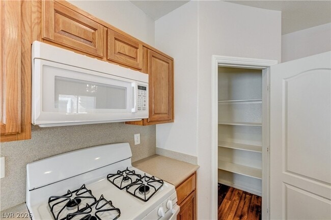 Building Photo - 5507 Big Red Ct