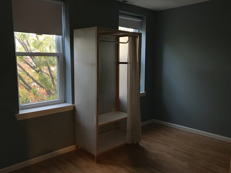 Bedroom - 32 W Montgomery St