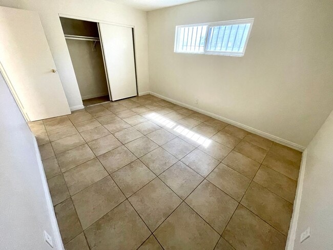 Building Photo - 3351 Brussels St