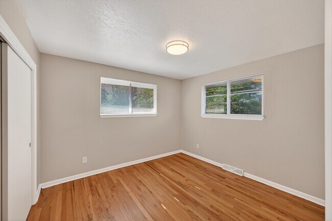 Building Photo - 26 Newland Ct