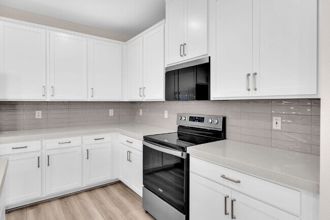 Building Photo - BRAND NEW - NEVER LIVED IN 3 BR/2.5 BA Townhouse across the street from Henderson Hospital and Me...