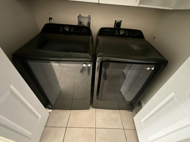 Building Photo - 1931 SW Fears Ave