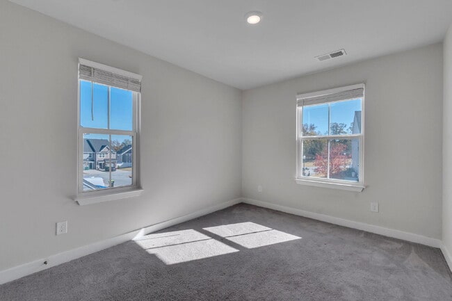 Building Photo - Beautiful 3 Bedroom, 2.5 Bathroom Townhome with 1-Car Garage $1,650/mo rent