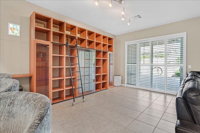 Building Photo - Rental Home with Large Pool