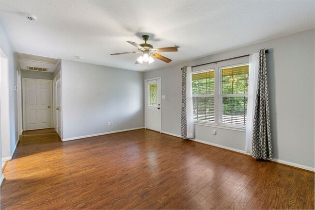 Building Photo - 10629 Royal Cavins Dr