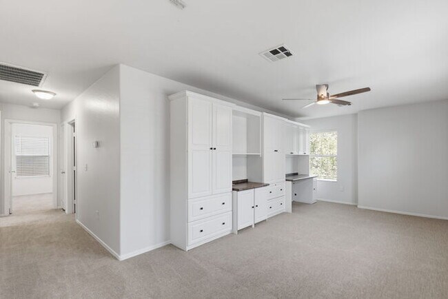 Building Photo - 4265 E Windsor Dr