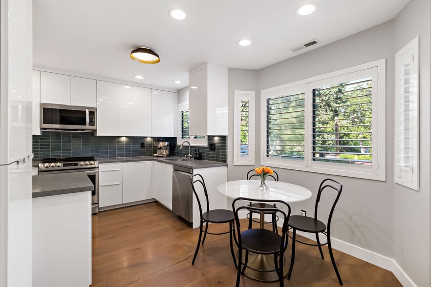 Breakfast Nook - 435 Alberto Way