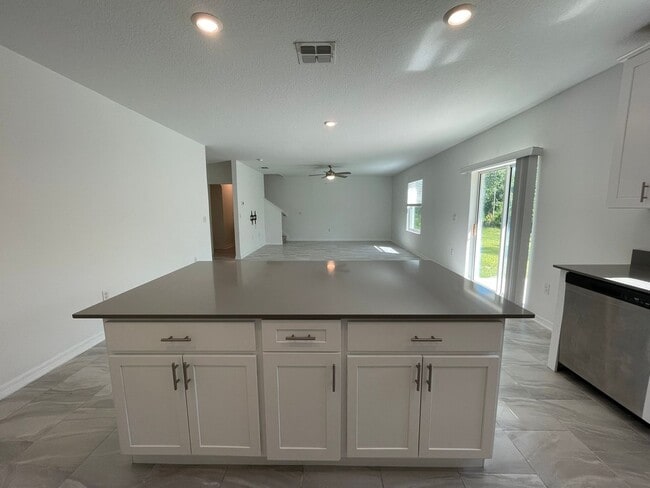 Building Photo - 4 Bedroom 2.5 Bathroom home located in Preserves at LPGA