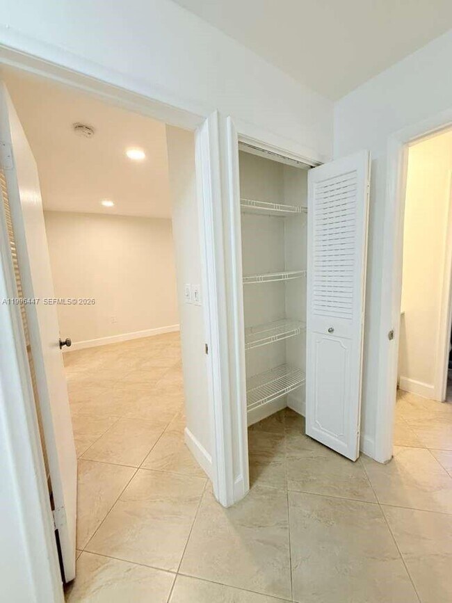 Building Photo - 325 NE 131st St