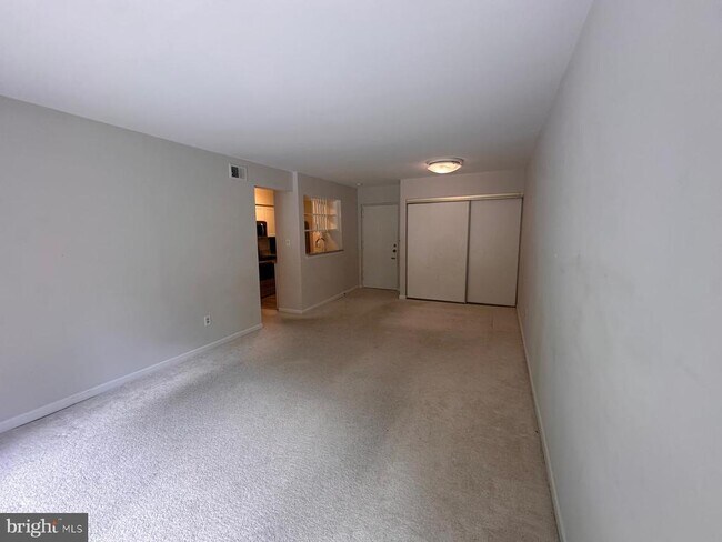 Building Photo - 8511 Barrington Ct