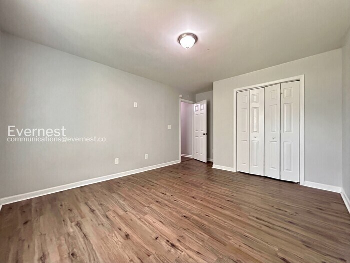 Building Photo - 841 Ridge Ave NW