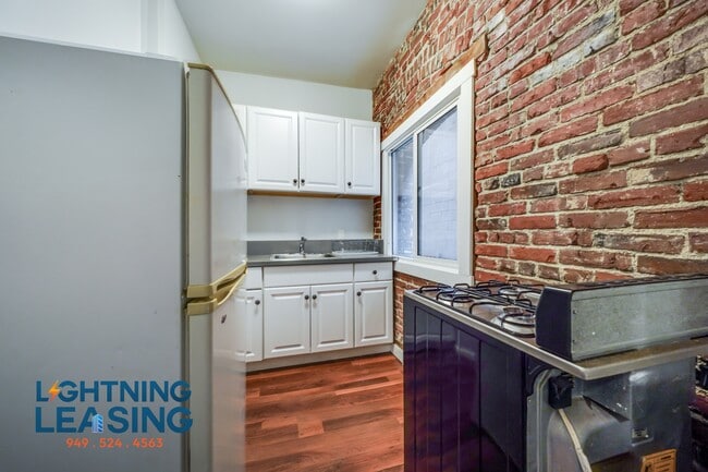 Building Photo - 1420 Flower St